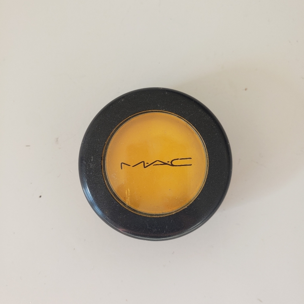 MAC Eyeshadow - Picture 2 of 3